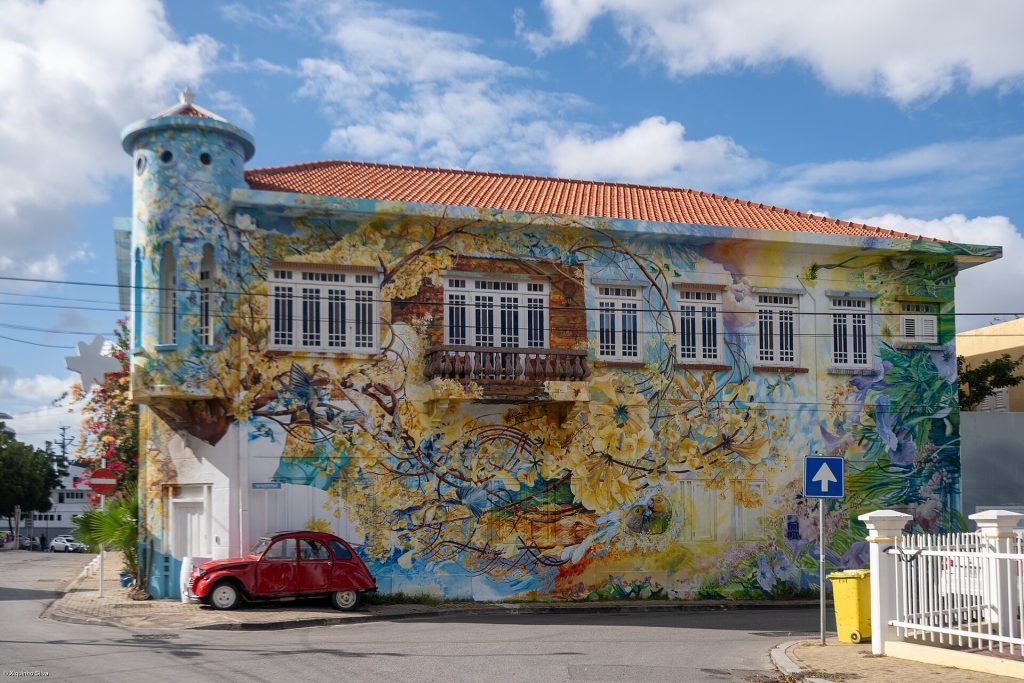 A slow day in Otrobanda: street art, local food & colourful streets